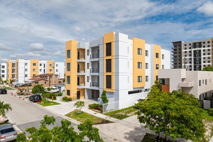 909 E 24th St, Hialeah, FL à vendre - Photo principale - Image 1 de 7