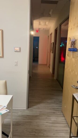 2101-2131 San Joaquin Hills Rd, Newport Beach, CA à louer - Vidéo sur l’inscription commerciale - Image 3 de 17