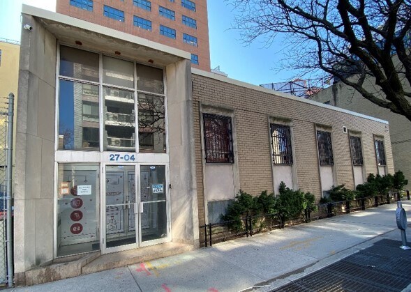 2704 41st Ave, Long Island City, NY à louer Photo du bâtiment- Image 1 de 2