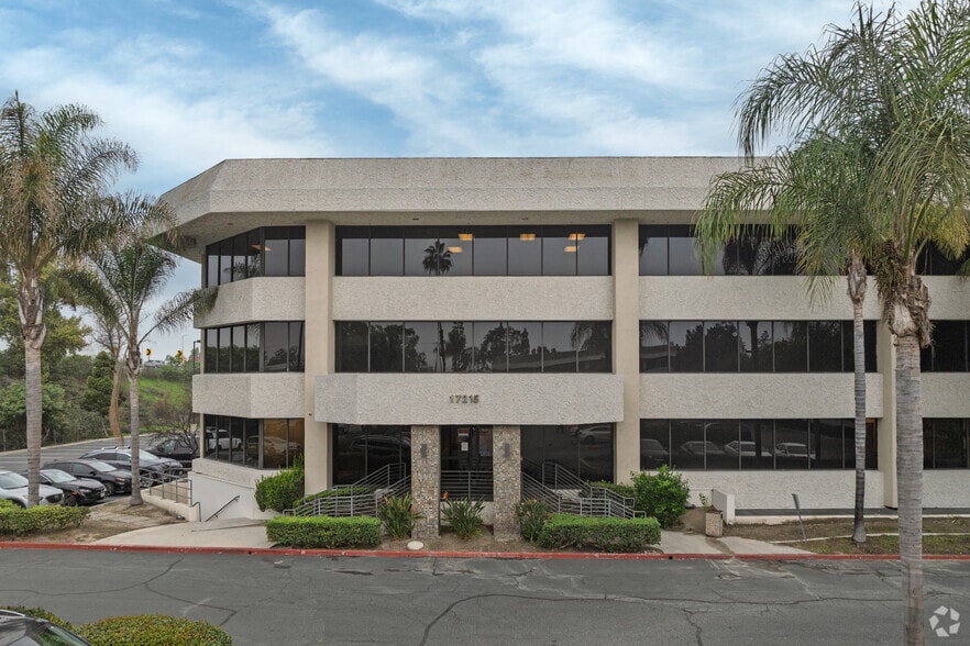 17315 Studebaker Rd, Cerritos, CA à louer - Photo du bâtiment - Image 2 de 7