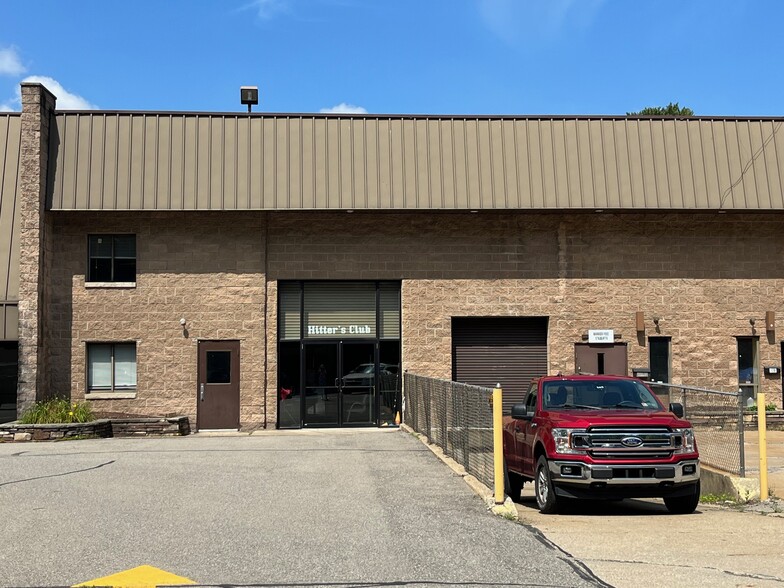 275 Curry Hollow Rd, Pittsburgh, PA for lease - Building Photo - Image 3 of 6