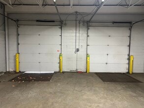 5739 Professional Cir, Indianapolis, IN à vendre Photo intérieure- Image 1 de 14