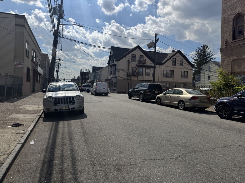 383-391 Totowa Ave, Paterson, NJ à vendre - Photo du bâtiment - Image 3 de 11