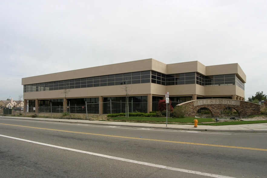 1901 W Kettleman Ln, Lodi, CA for lease - Building Photo - Image 2 of 9