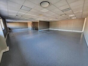 Flex in Saint-Priest for lease Interior Photo- Image 2 of 3