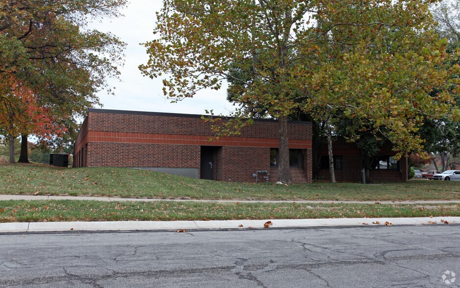 5250 W 94th Ter, Prairie Village, KS for lease - Building Photo - Image 2 of 16