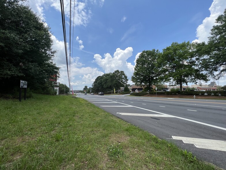 Tara Boulevard & McDonough Road, Hampton, GA à vendre - Photo du bâtiment - Image 2 de 10