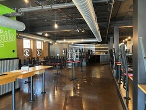 109-111 E First St, Elmhurst, IL à louer Photo intérieure- Image 2 de 10