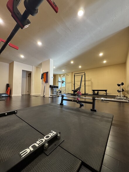 105 Crescent Ave, Louisville, KY for lease - Interior Photo - Image 3 of 5