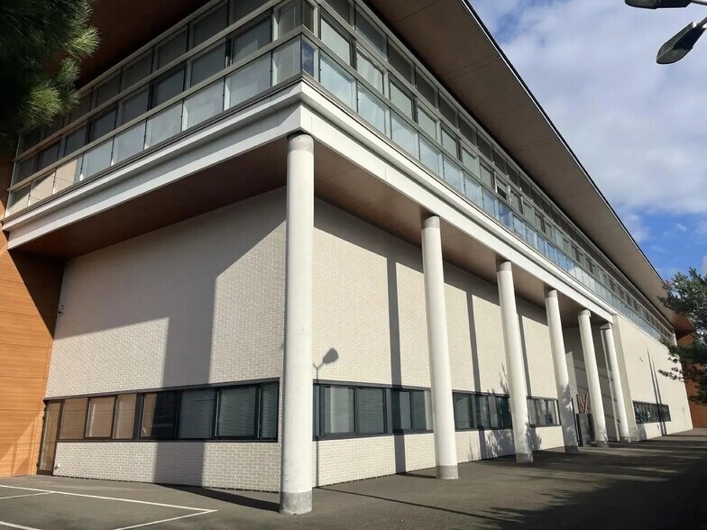 Flex dans Romainville à louer - Photo du bâtiment - Image 1 de 18