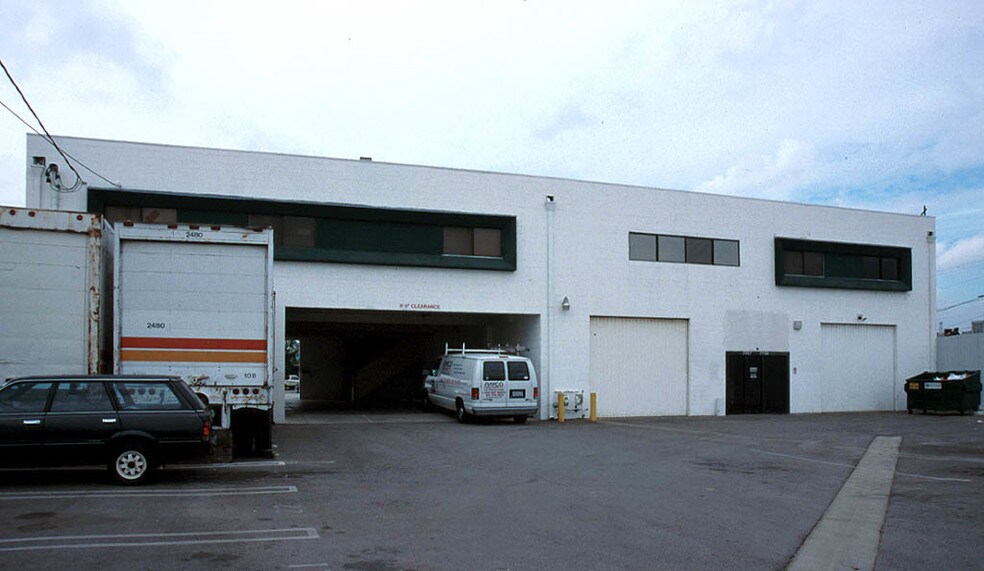 7733 Densmore Ave, Van Nuys, CA à louer - Autre - Image 2 de 4