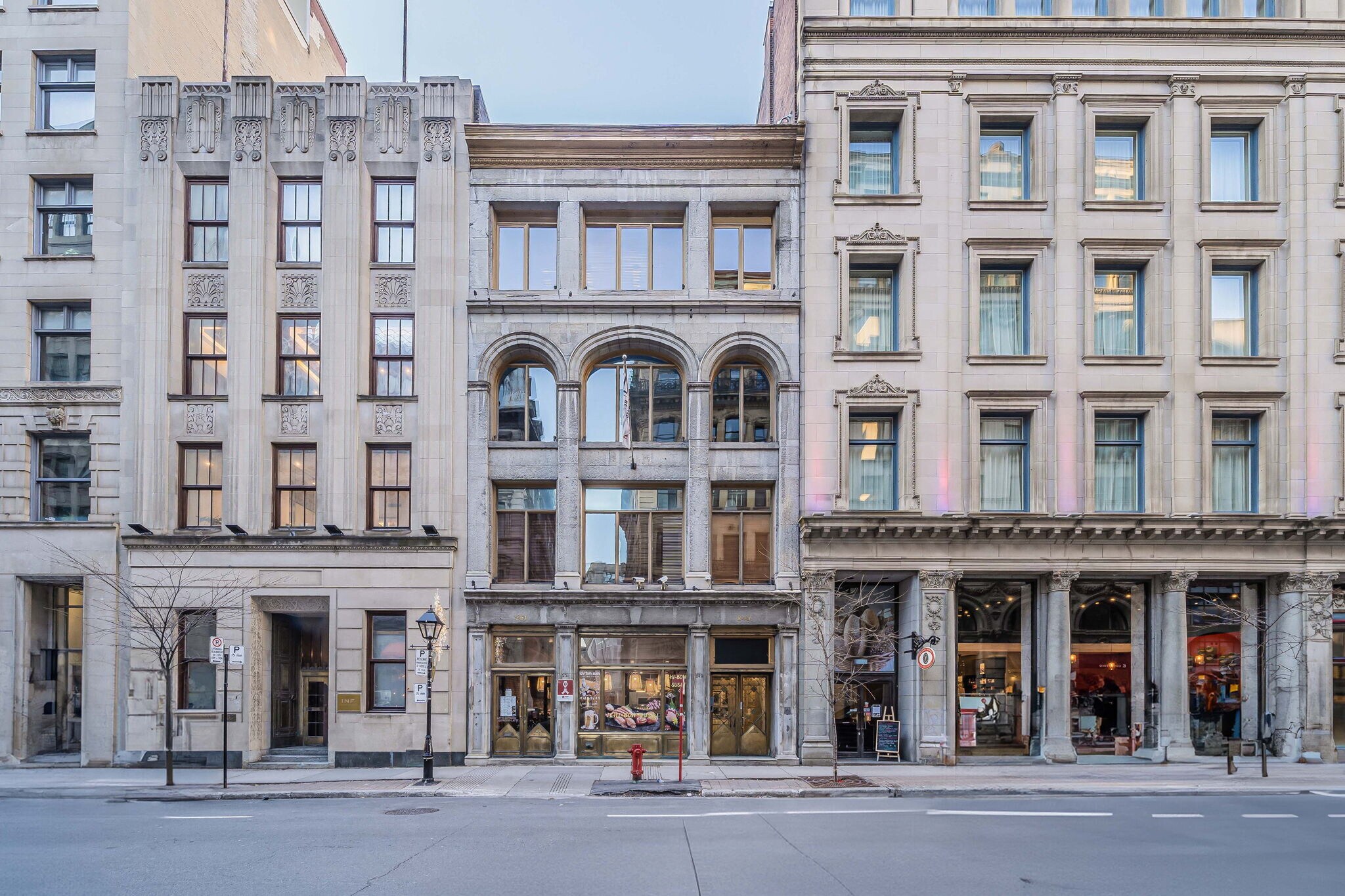 249-251 Rue Saint-Jacques, Montréal, QC for sale Building Photo- Image 1 of 1