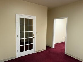 707 Westchester Dr, High Point, NC for lease Interior Photo- Image 1 of 5