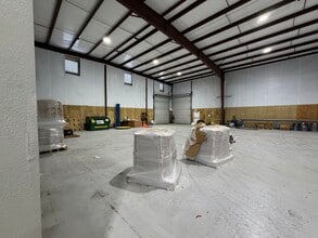 1211 44th Ave E, Bradenton, FL for lease Interior Photo- Image 1 of 21