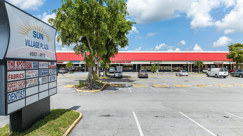 4553-4613 N University Dr, Lauderhill, FL à louer - Photo du bâtiment - Image 3 de 5