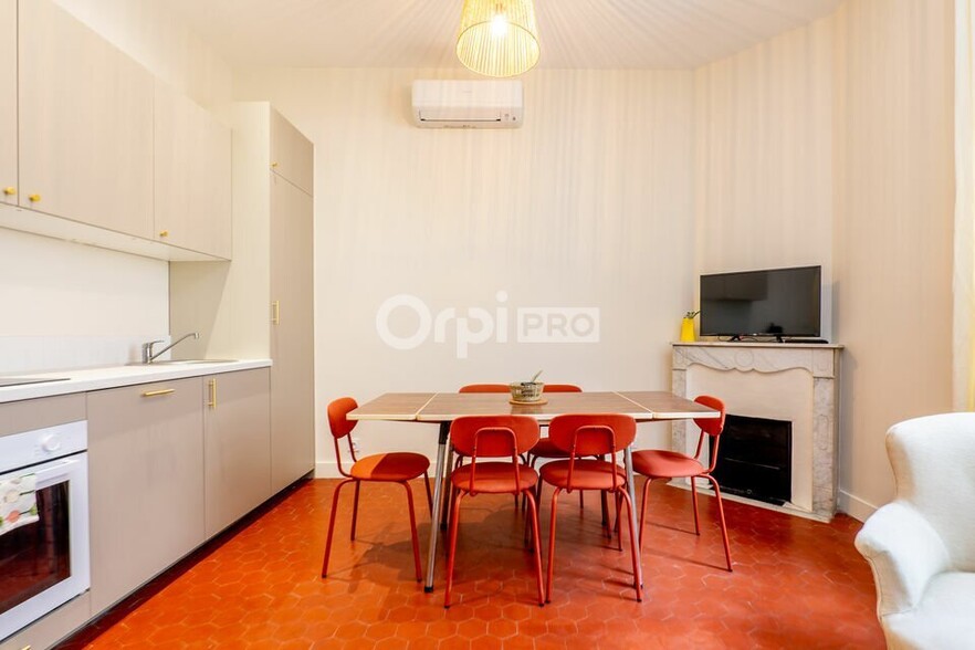 Flex in Cannes for sale - Interior Photo - Image 2 of 7