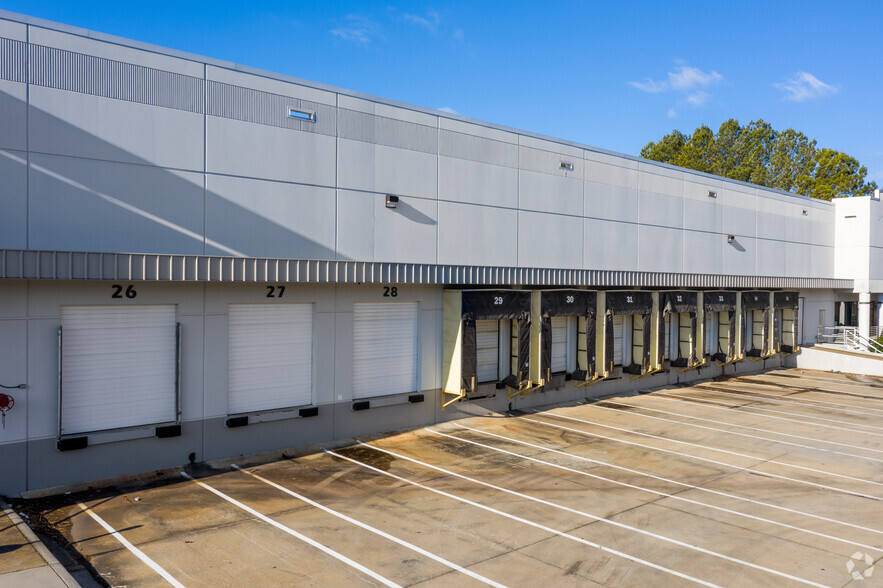 300 Best Friend Ct, Norcross, GA for lease - Building Photo - Image 2 of 5