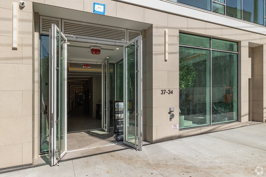 37-24 33rd St, Long Island City, NY for lease - Building Photo - Image 3 of 4