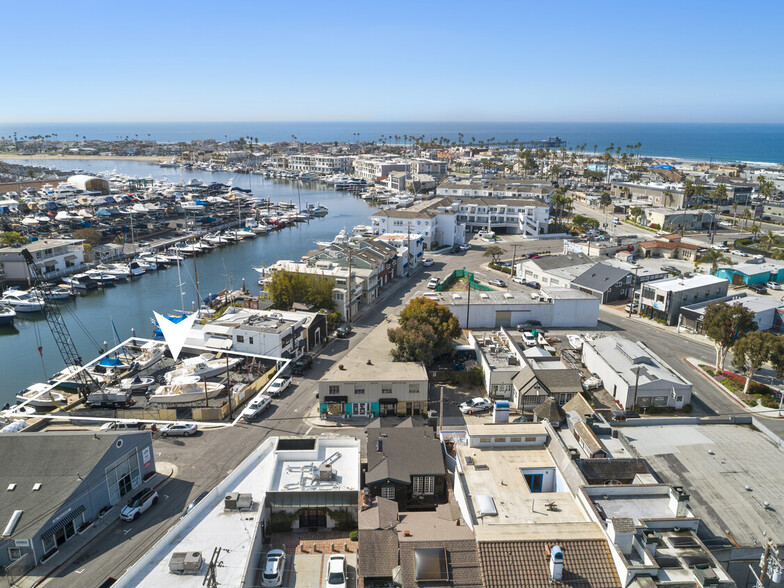 2820 Lafayette Rd, Newport Beach, CA à louer - Photo du bâtiment - Image 1 de 8