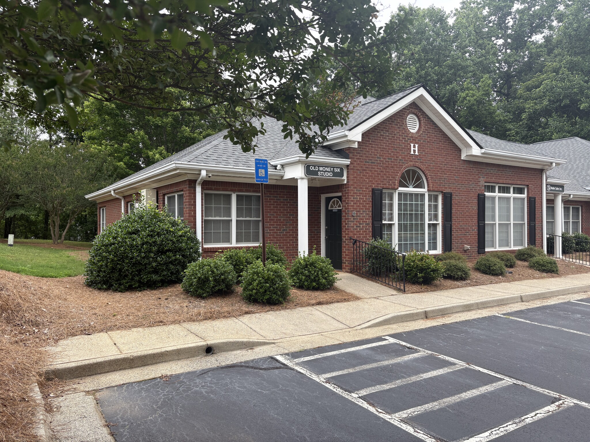 555 Sun Valley Dr, Roswell, GA for lease Building Photo- Image 1 of 20