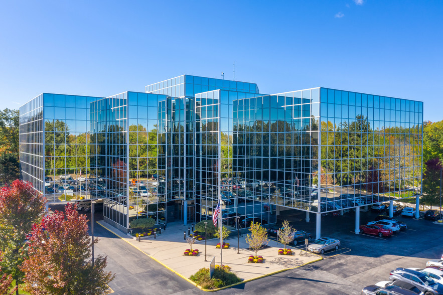 5750 Old Orchard Rd, Skokie, IL à louer - Photo du bâtiment - Image 1 de 7