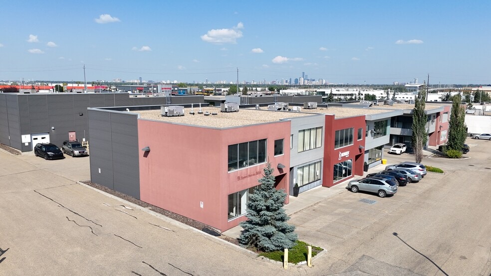 7327 Roper Rd NW, Edmonton, AB for lease - Building Photo - Image 2 of 5