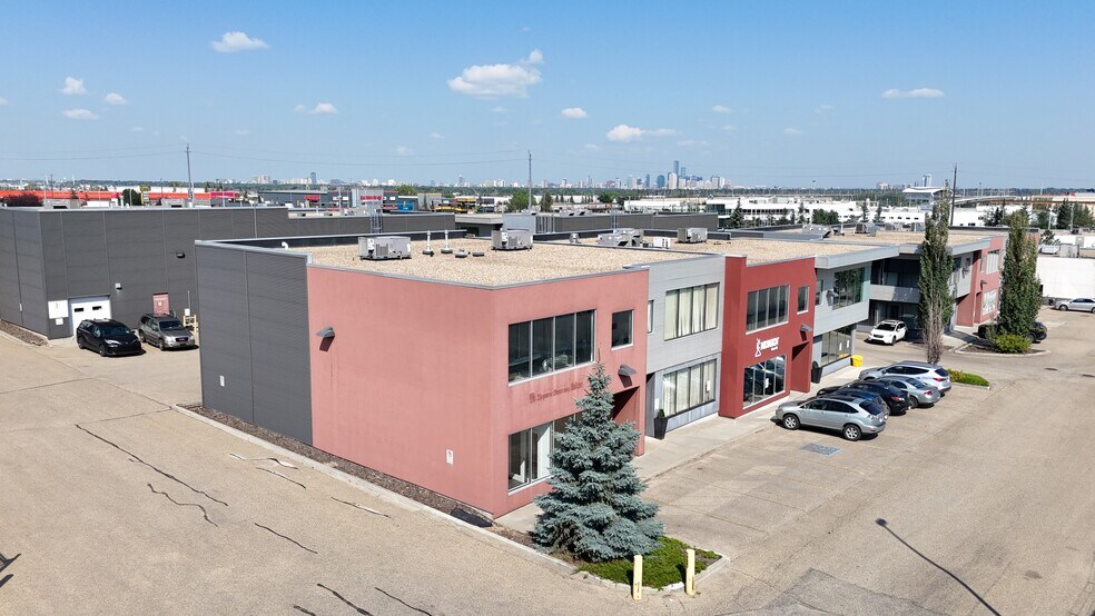 7327 Roper Rd NW, Edmonton, AB à louer - Photo du bâtiment - Image 2 de 5