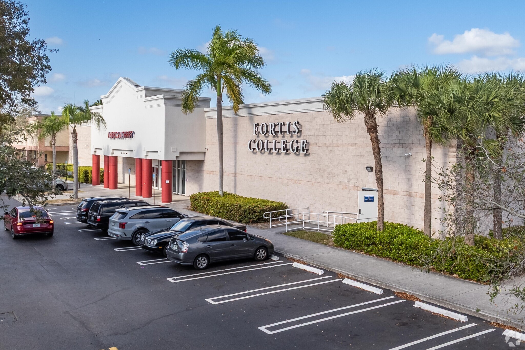 19600 S Dixie Hwy, Miami, FL for lease Primary Photo- Image 1 of 5