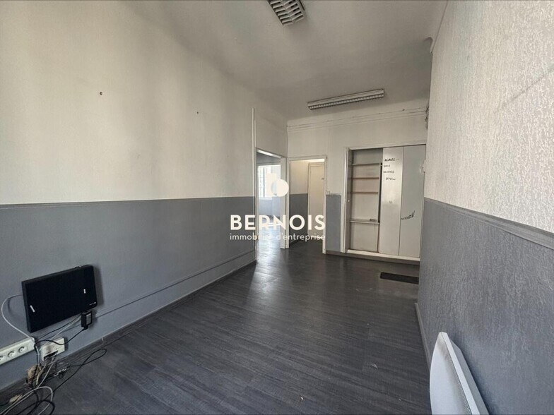 Office in Toulon for lease - Interior Photo - Image 3 of 9