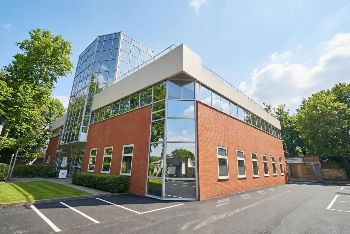 22-23 Quai Du President Carnot, Saint-Cloud for sale Building Photo- Image 1 of 25