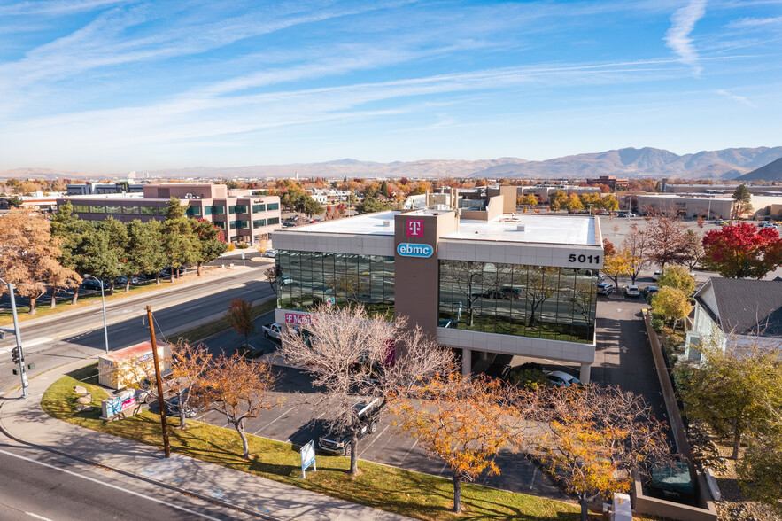 5011 Meadowood Mall Cir, Reno, NV for lease - Building Photo - Image 1 of 5