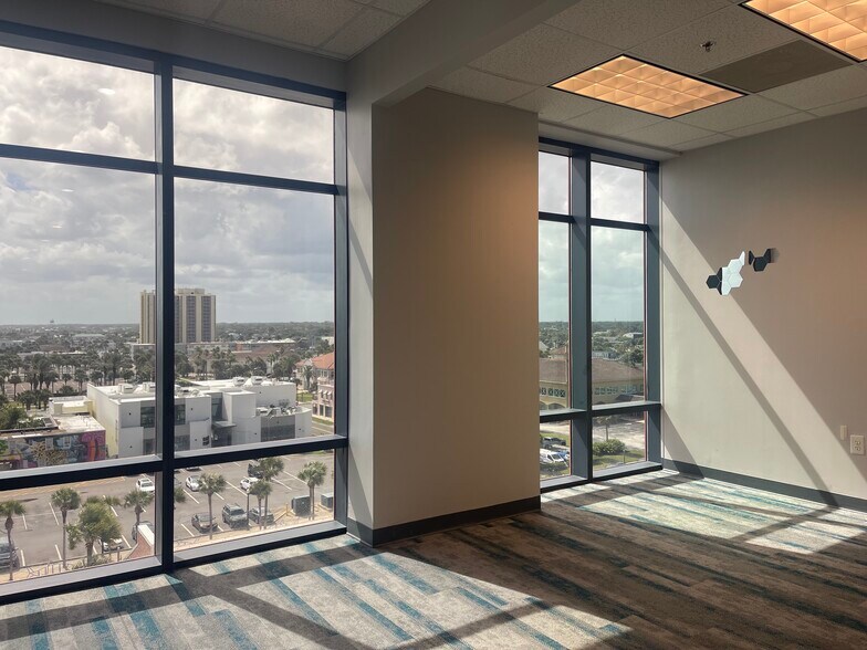 320 1st St N, Jacksonville Beach, FL for lease - Building Photo - Image 3 of 13