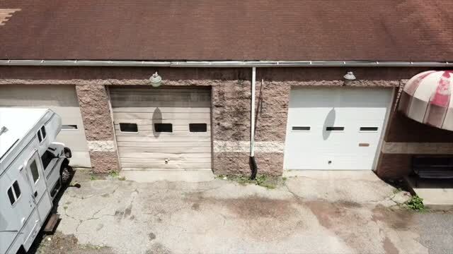 801 Universal Rd, Pittsburgh, PA à vendre - Vidéo sur l’inscription commerciale - Image 2 de 17