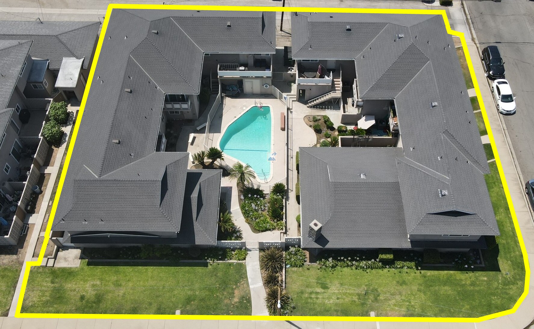 Pattiglen and Maria Ave portefeuille de 2 propriétés à vendre sur LoopNet.ca Photo du bâtiment- Image 1 de 3