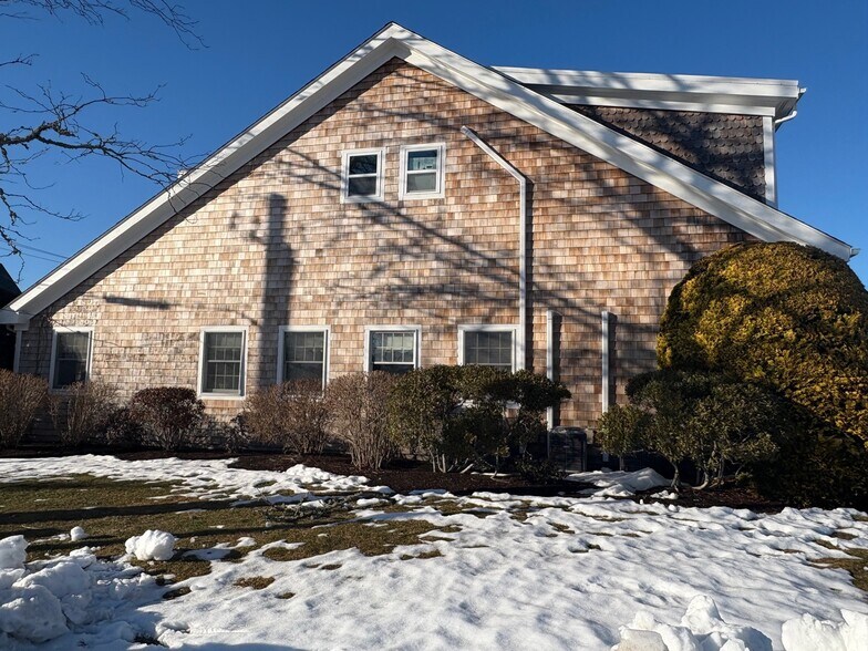28 Caswell St, Narragansett, RI à vendre - Photo du bâtiment - Image 3 de 4