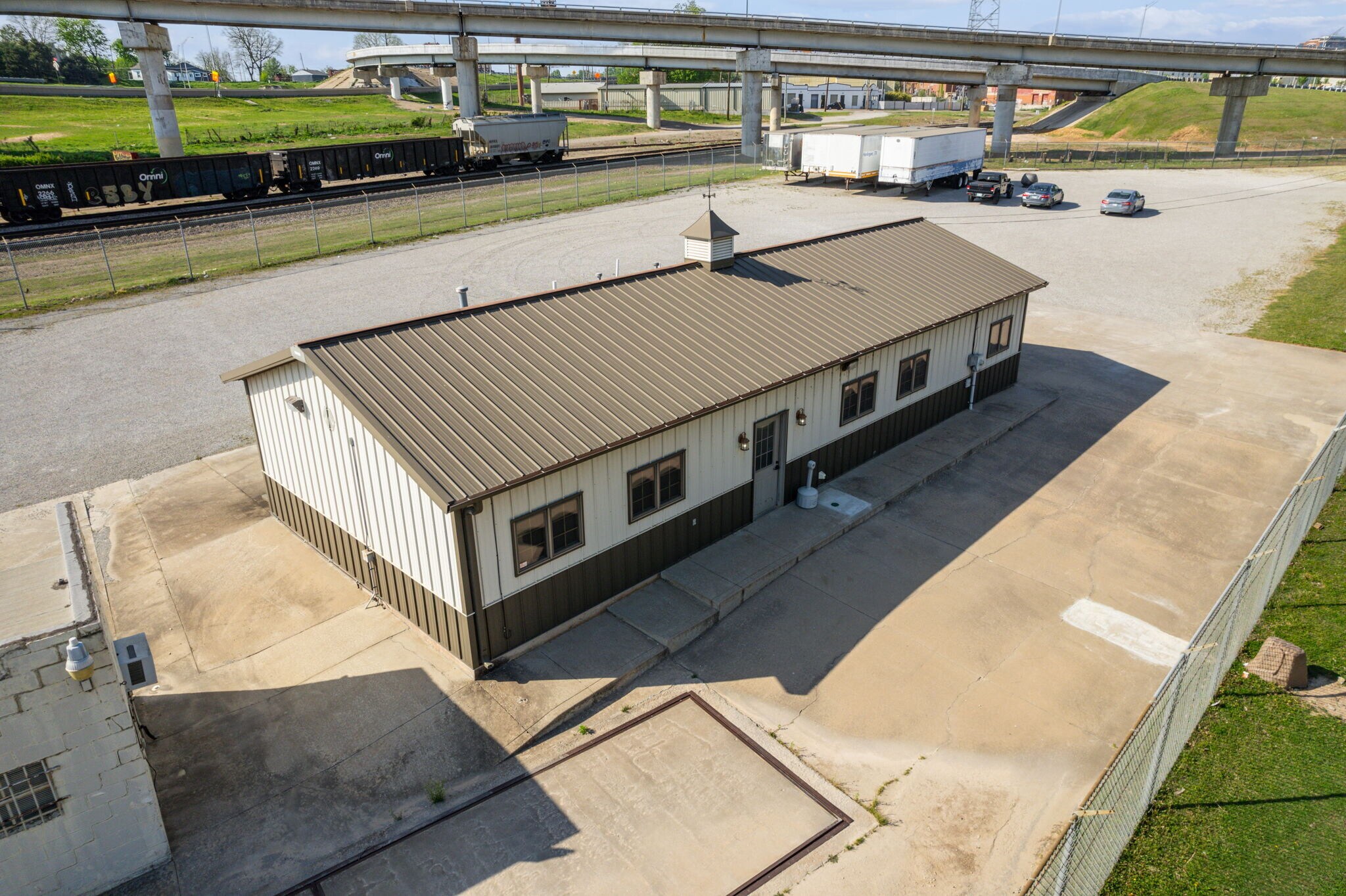 212 W Heavy Traffic Way, Tulsa, OK à louer Photo du bâtiment- Image 1 de 13