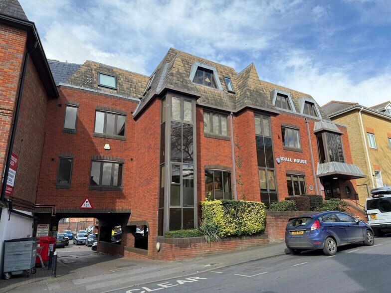 Vaughan Rd, Harpenden à louer - Photo du bâtiment - Image 1 de 2