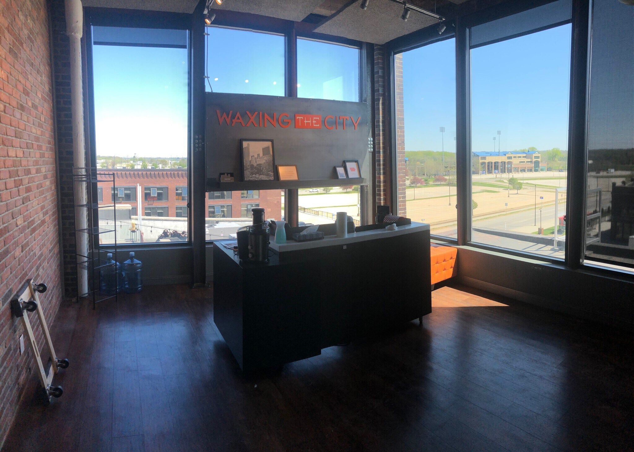 300 W Martin Luther King Jr Pkwy, Des Moines, IA for lease Interior Photo- Image 1 of 12