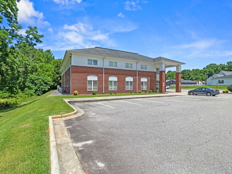 417 Vance St, Clinton, NC for sale - Building Photo - Image 3 of 11