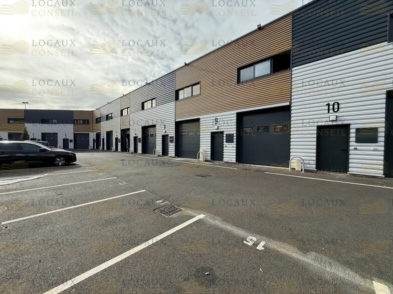 Flex in Épinay-sur-Seine for lease - Building Photo - Image 3 of 3