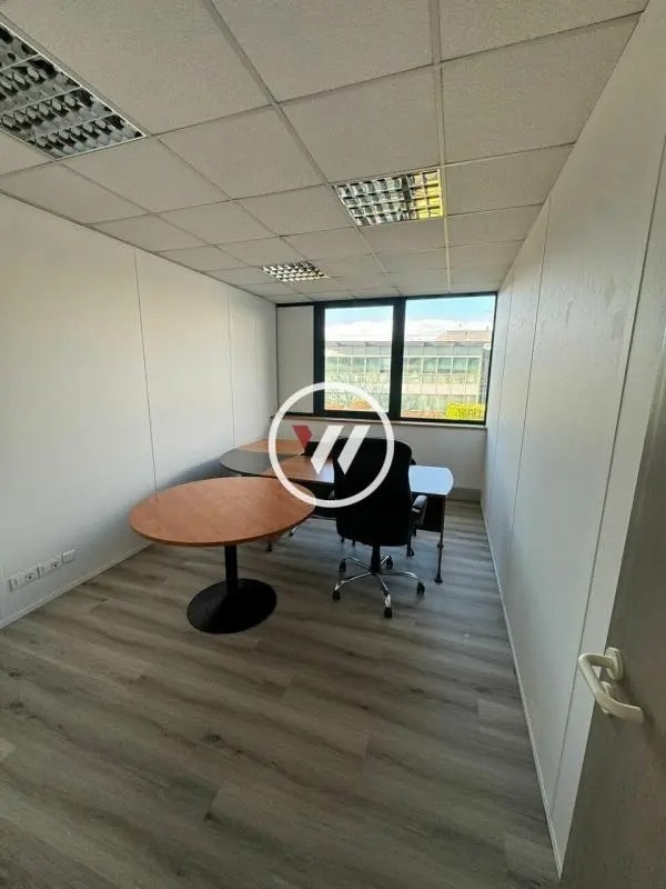 Office in Roissy-en-France for lease Interior Photo- Image 1 of 8