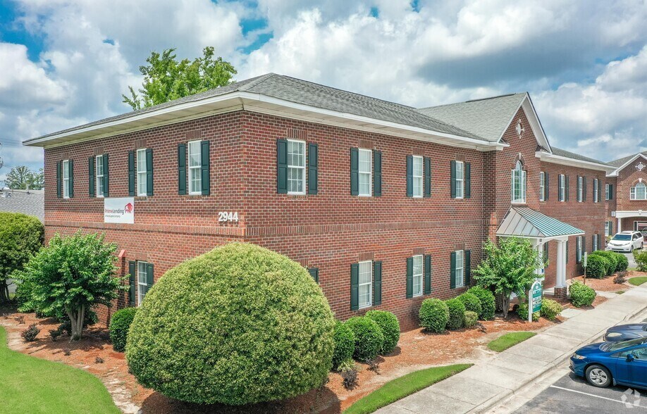 2944 Breezewood Ave, Fayetteville, NC à louer - Photo du bâtiment - Image 3 de 17