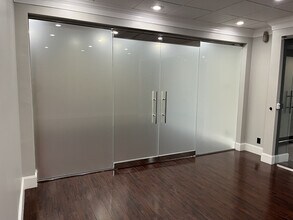 9100 Southwest Fwy, Houston, TX for lease Interior Photo- Image 1 of 10