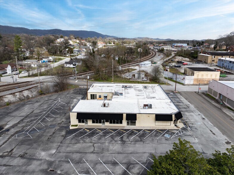 521 Devonia St, Harriman, TN à vendre - Photo du bâtiment - Image 2 de 42