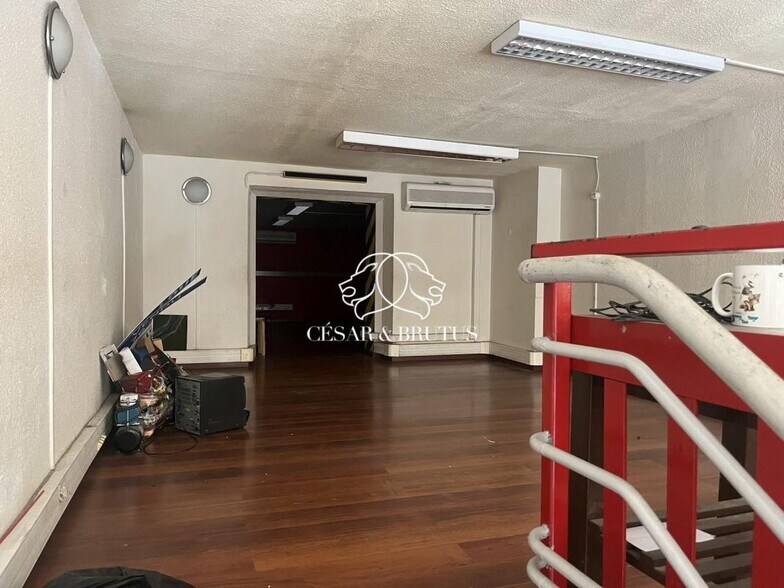 Retail in Grenoble for lease - Interior Photo - Image 3 of 4