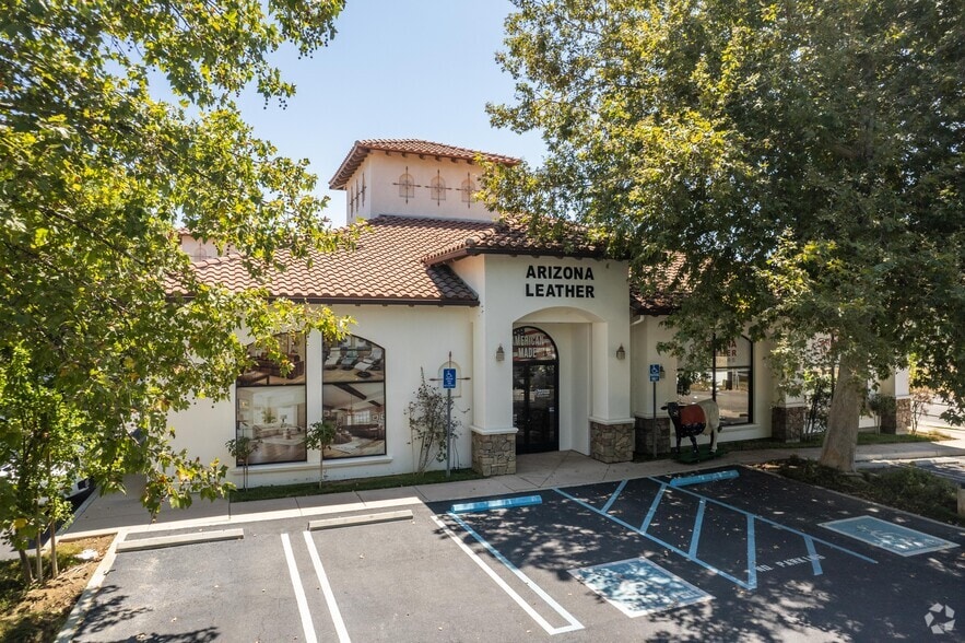 28811 Canwood St, Agoura Hills, CA à louer - Photo du bâtiment - Image 2 de 25