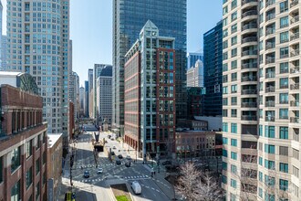 350 N LaSalle St, Chicago, IL - AERIAL  map view