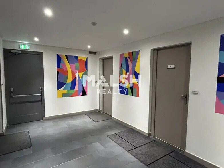Bureau dans Lyon à louer - Hall d’entrée - Image 3 de 11