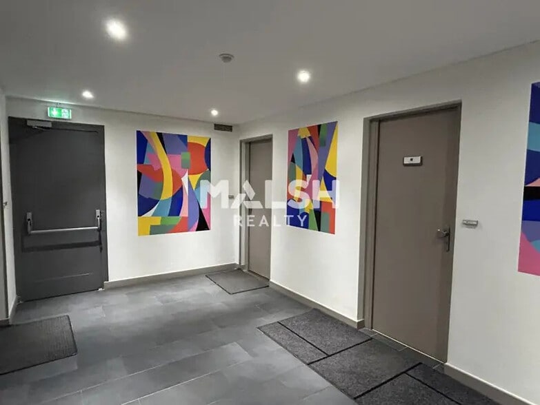 Office in Lyon for lease - Lobby - Image 3 of 11