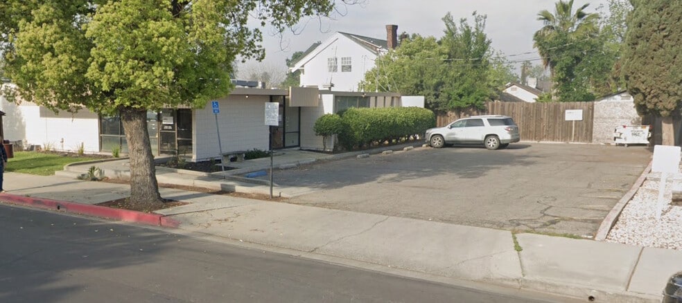 1002 N Douty St, Hanford, CA for lease - Building Photo - Image 3 of 3
